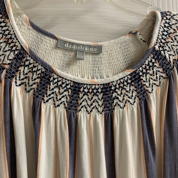 Medium Daniel Rainn smocked top lined - Picture 3 of 7